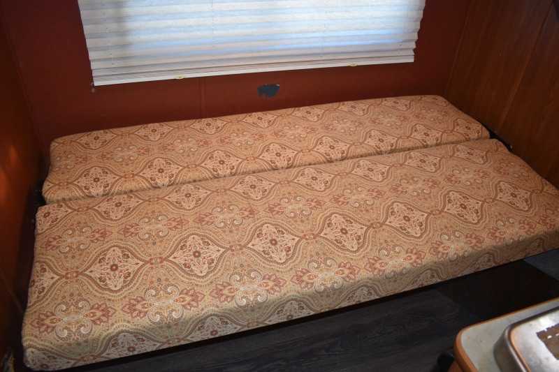 2006 Exiss 7407LQ 4 Horse Trailer with 7′ Short Wall - Image 14