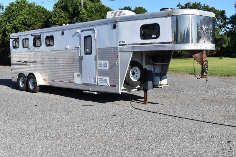 2006 Exiss 7407LQ 4 Horse Trailer with 7′ Short Wall - Image 4