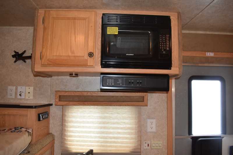 2007 American Spirit 8308LQ 3 Horse Trailer with 8′ Short Wall - Image 12