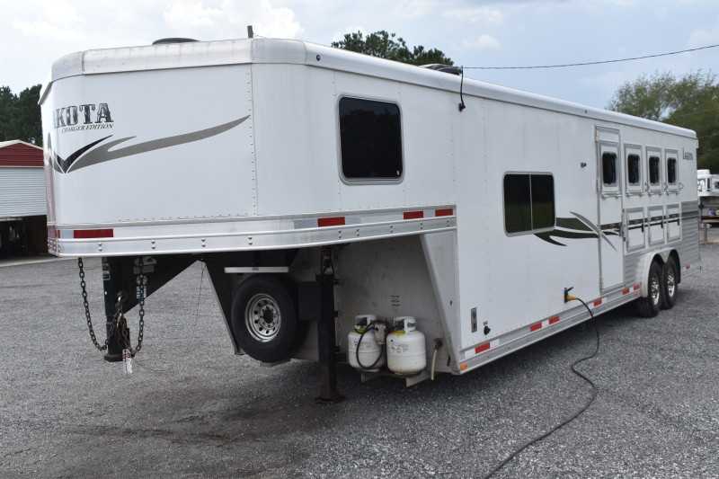 2013 Lakota Charger 8411LQ 4 Horse Trailer with 13′ Short Wall - Image 9