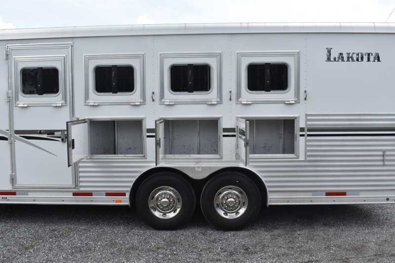 2013 Lakota Charger 8411LQ 4 Horse Trailer with 13′ Short Wall - Image 10