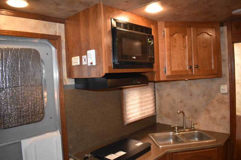 2013 Lakota Charger 8411LQ 4 Horse Trailer with 13′ Short Wall - Image 12