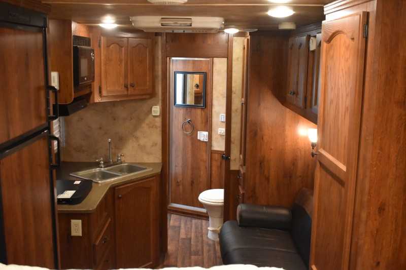 2013 Lakota Charger 8411LQ 4 Horse Trailer with 13′ Short Wall - Image 11