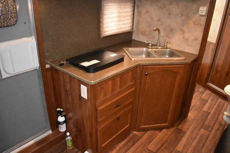 2013 Lakota Charger 8411LQ 4 Horse Trailer with 13′ Short Wall - Image 13