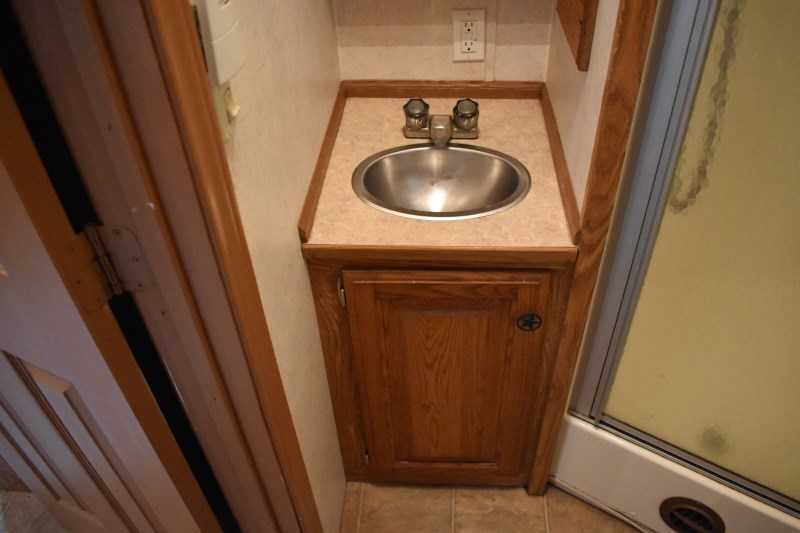 2007 American Spirit 8410GLQ 4 Horse Trailer with 10′ Short Wall - Image 23
