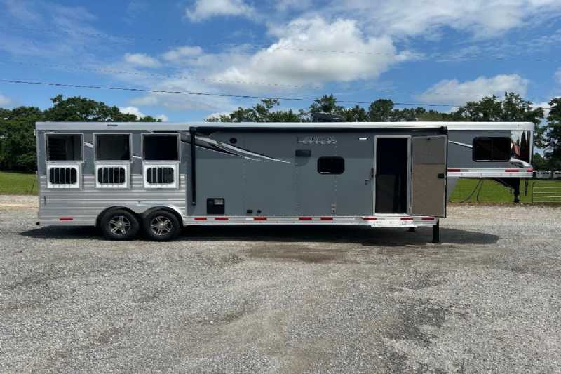 New 2024 Lakota 8313RKBGLQ Charger 3 Horse Trailer with 13′ Short Wall - Image 2