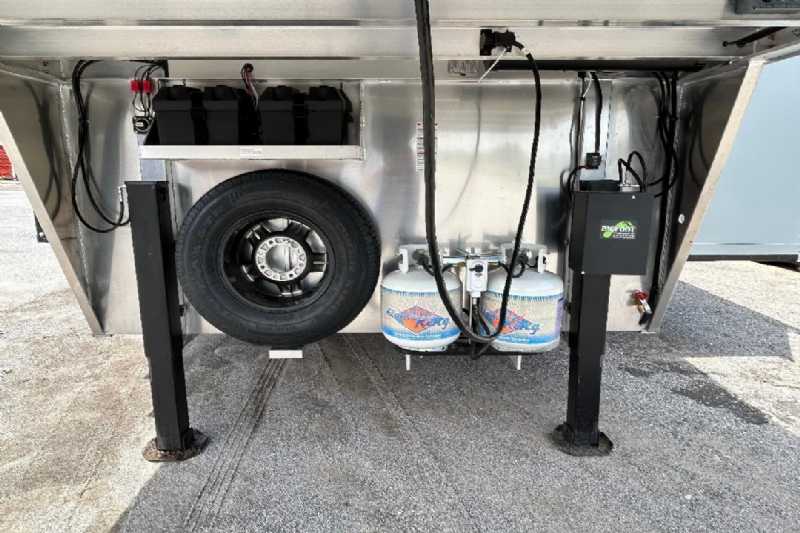 New 2024 Lakota 8313RKBGLQ Charger 3 Horse Trailer with 13′ Short Wall - Image 9