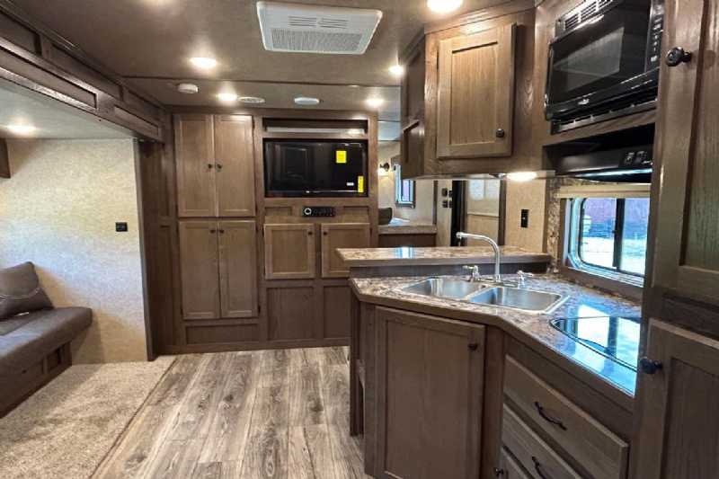 New 2024 Lakota 8313RKBGLQ Charger 3 Horse Trailer with 13′ Short Wall - Image 14