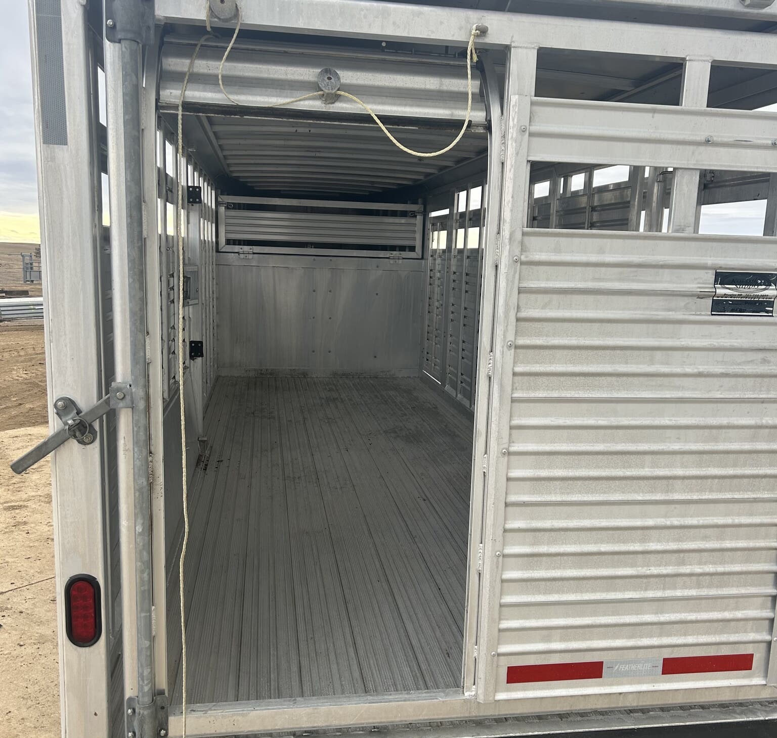Used 2007 Featherlite 20′ Livestock Trailer – Two Compartments - Image 10