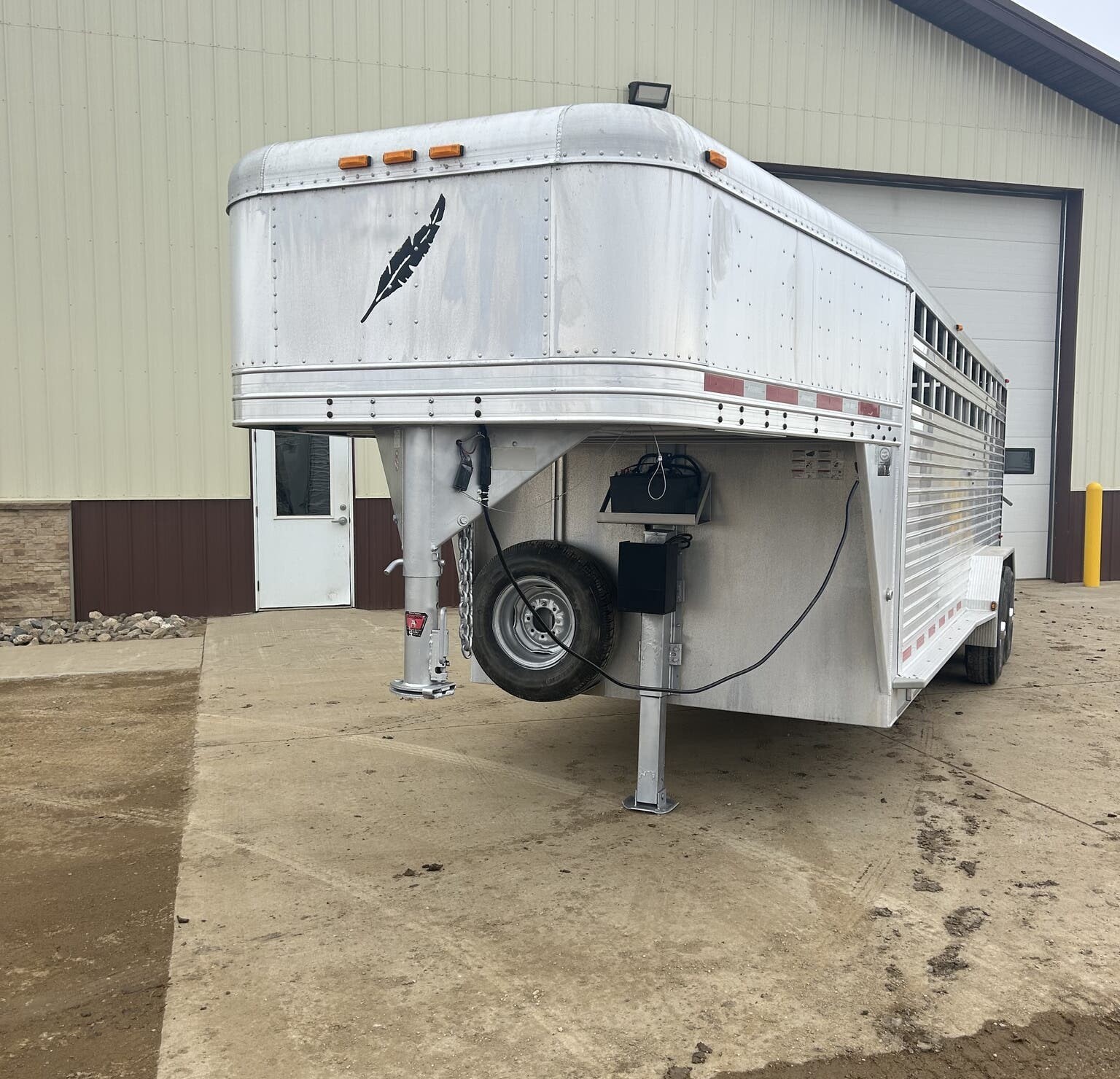 Used 2007 Featherlite 20′ Livestock Trailer – Two Compartments - Image 3