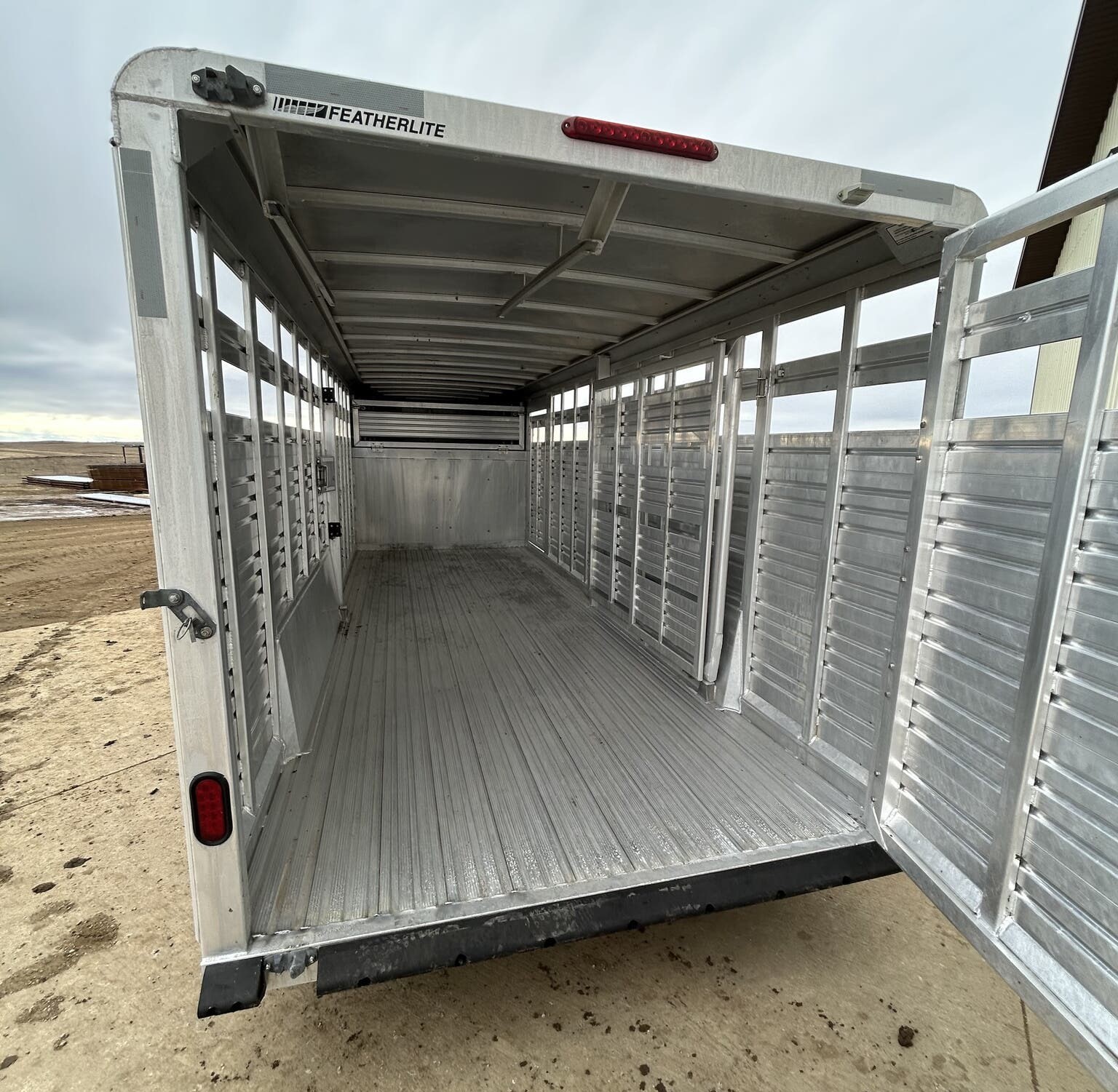 Used 2007 Featherlite 20′ Livestock Trailer – Two Compartments - Image 8