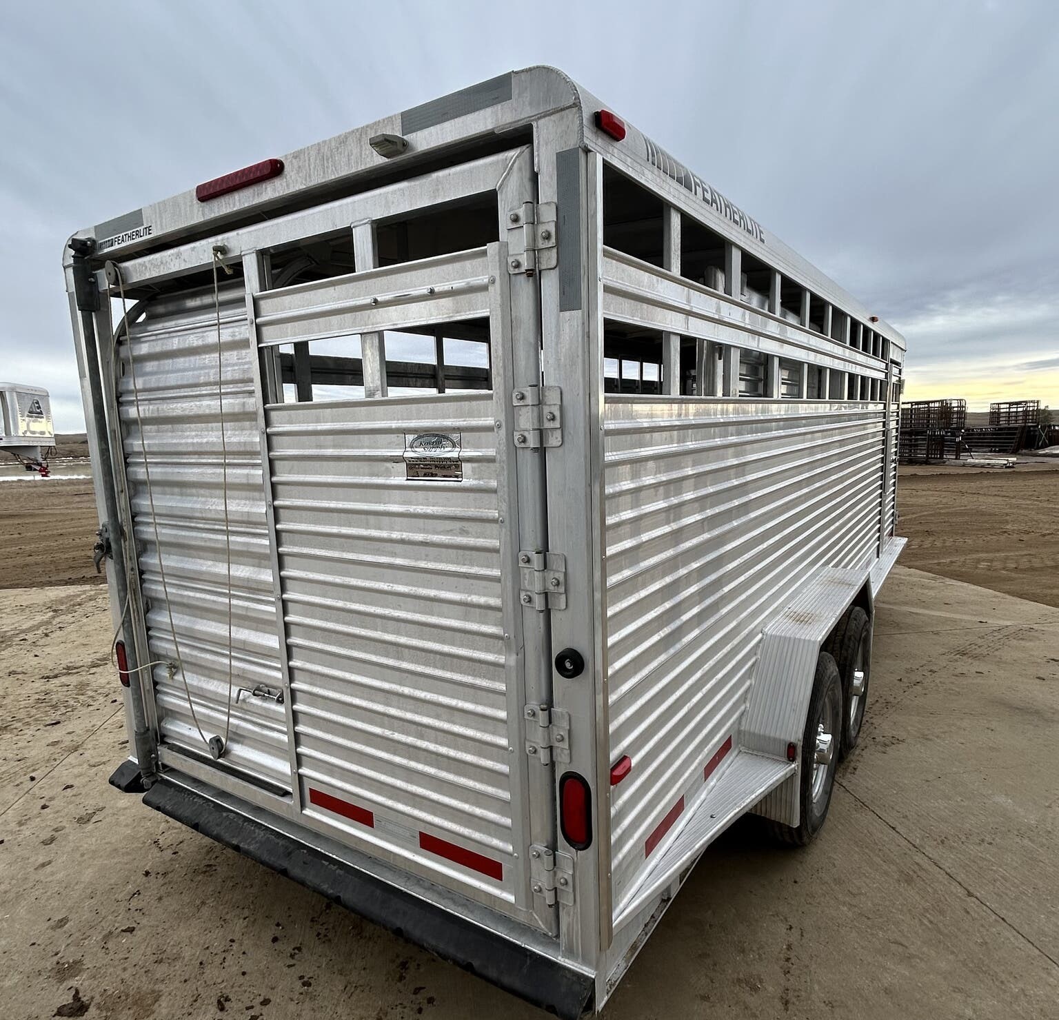 Used 2007 Featherlite 20′ Livestock Trailer – Two Compartments - Image 5
