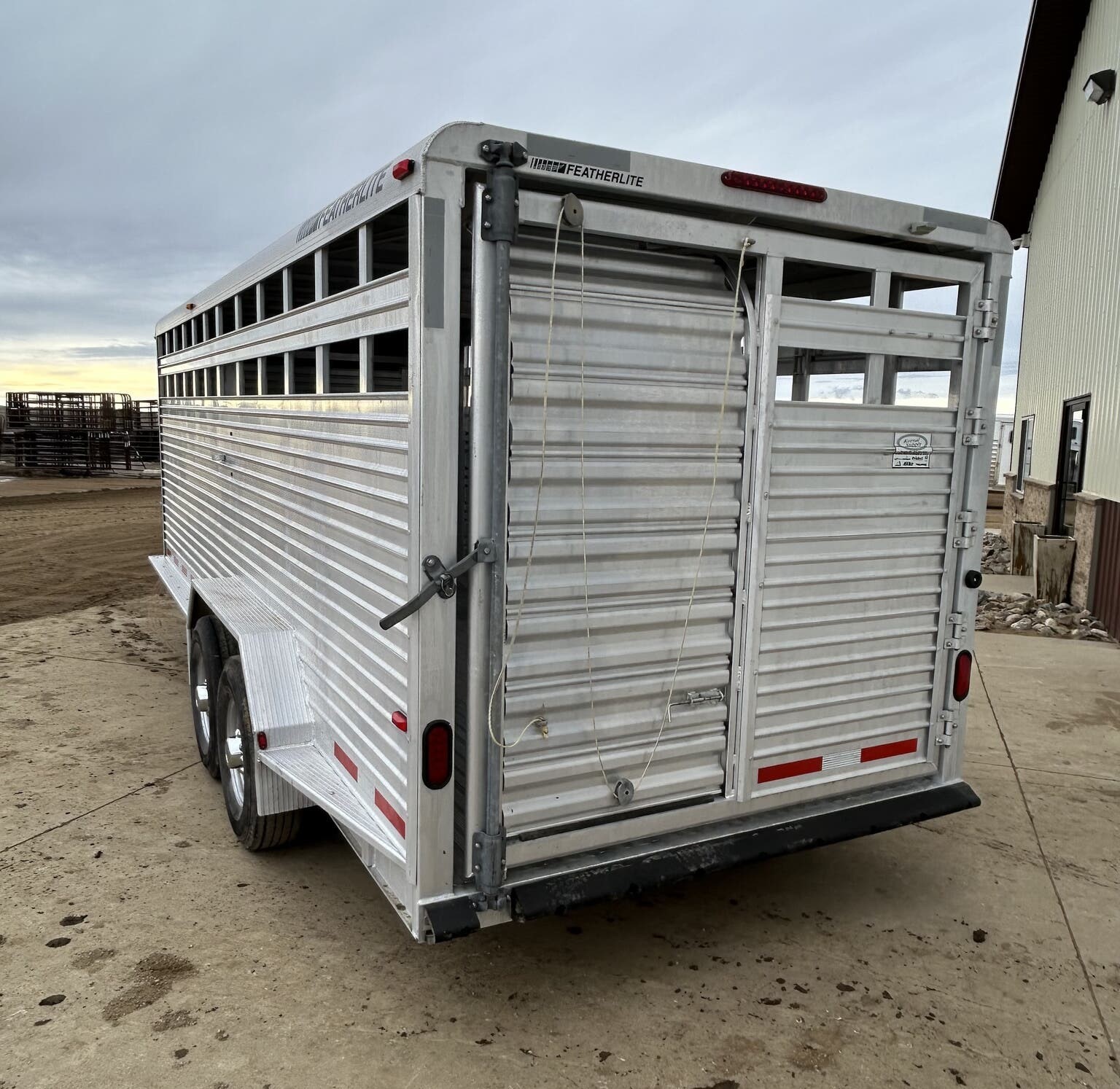 Used 2007 Featherlite 20′ Livestock Trailer – Two Compartments - Image 6
