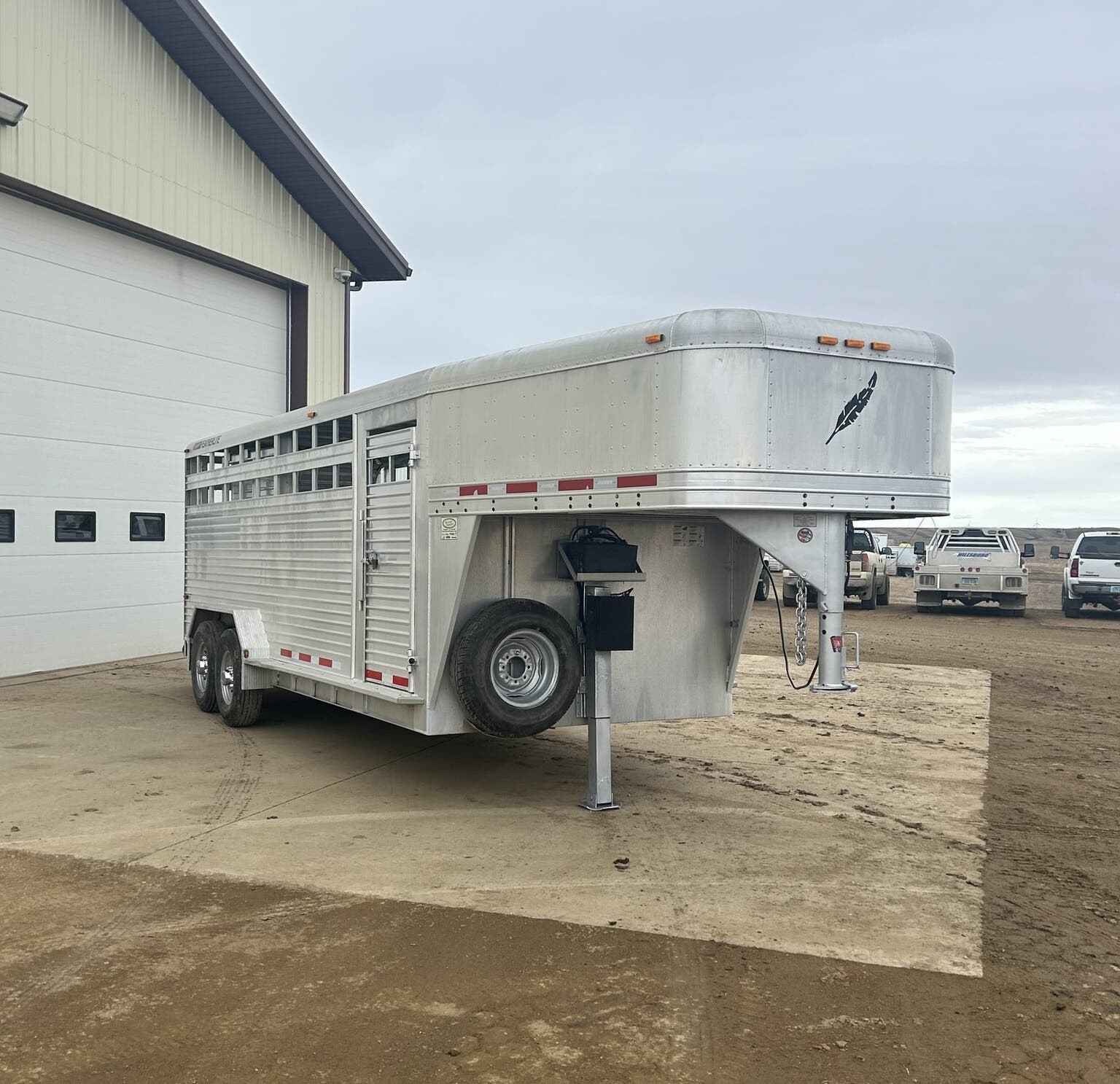 Used 2007 Featherlite 20′ Livestock Trailer – Two Compartments - Image 4