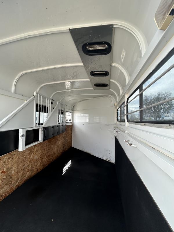 2000 Morgan Built 3 Horse Bumper Pull Horse Trailer - Image 9
