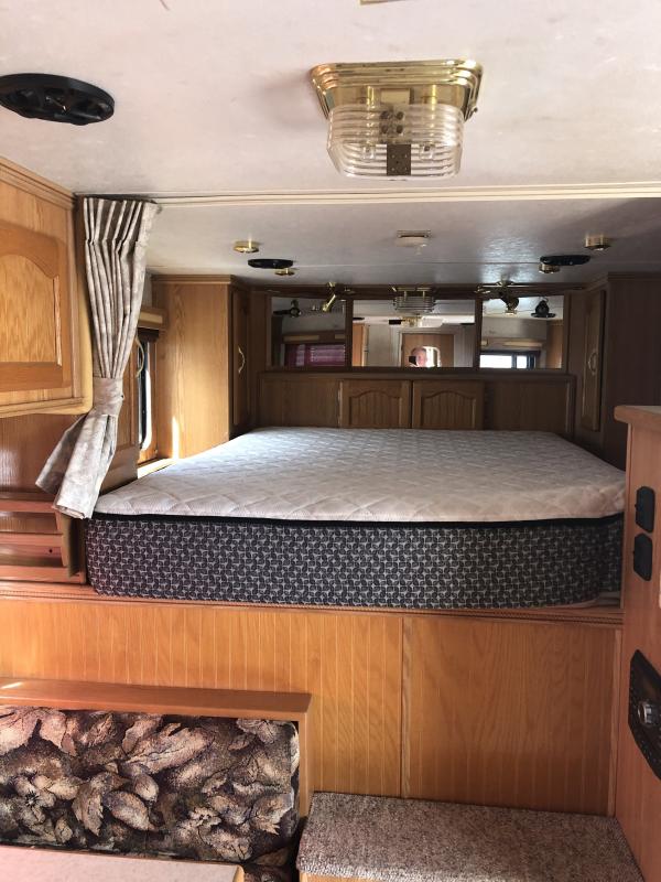 2003 Sundowner Trailers LQ 4H 8010 SIERRA Horse Trailer - Image 10