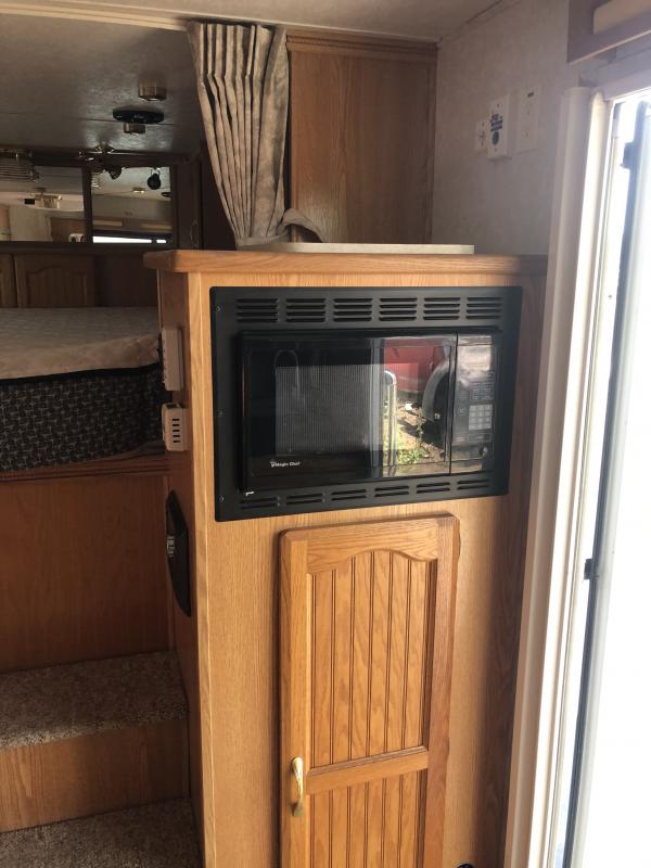 2003 Sundowner Trailers LQ 4H 8010 SIERRA Horse Trailer - Image 11