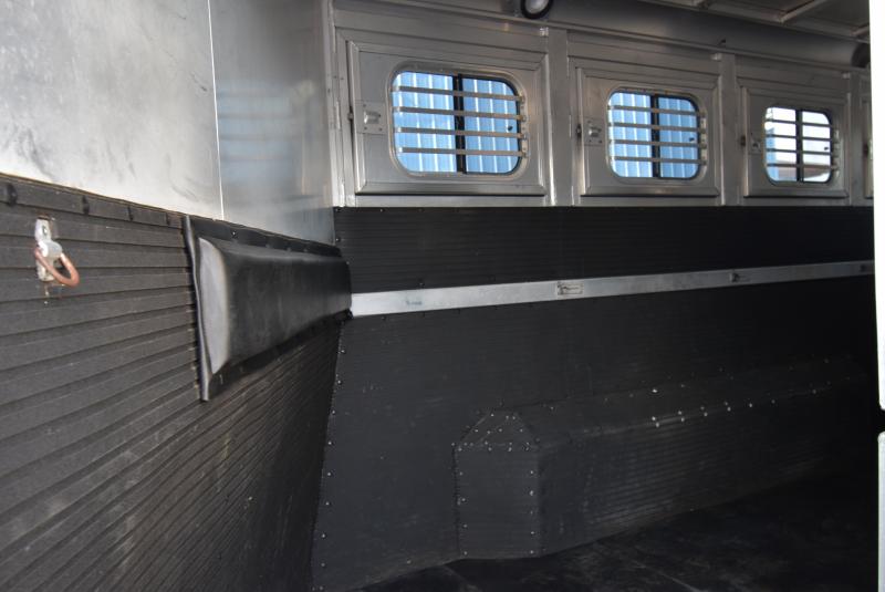 2008 C and C Trailers 4 Horse Bumper Horse Trailer - Image 6
