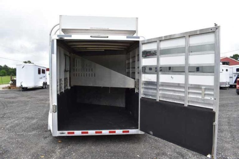 2012 CM 3HBP 3 Horse Trailer - Image 4