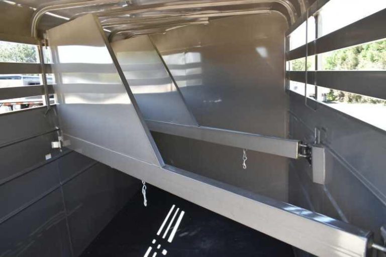 2017 CM 3HSLBP 3 Horse Trailer - Image 9