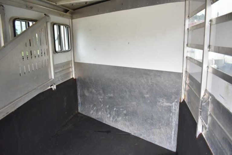 2012 CM 3HBP 3 Horse Trailer - Image 7