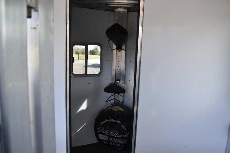 2005 Featherlite 2HST 2 Horse Trailer - Image 3