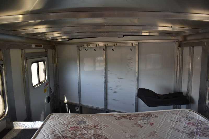 2014 Sundowner 2 Horse Gooseneck Trailer - Image 15