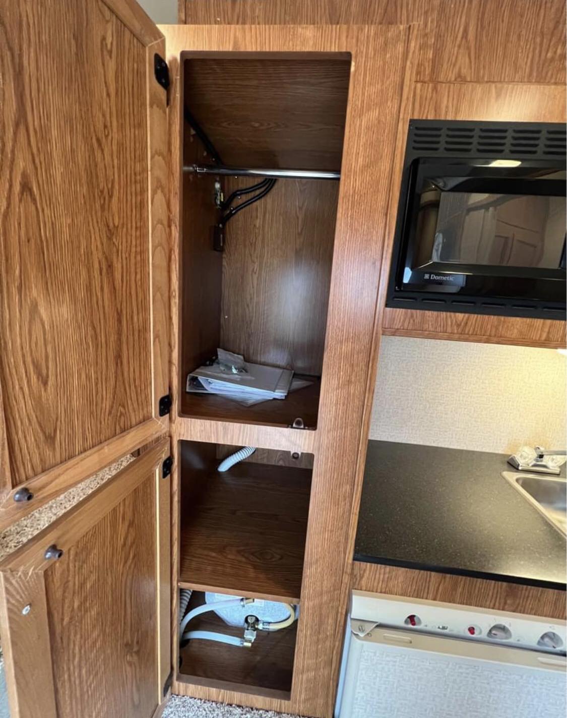 2007 Featherlite 3 horse slant load trailer - Image 14