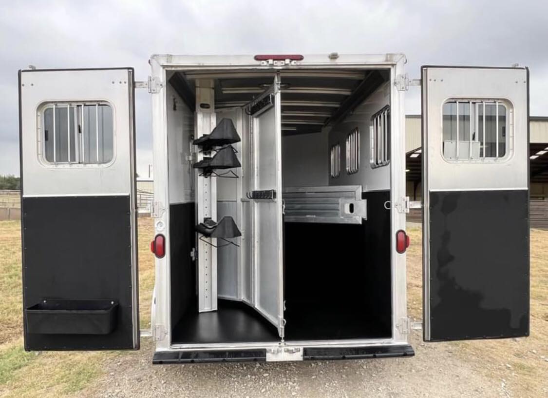 2007 Featherlite 3 horse slant load trailer - Image 16