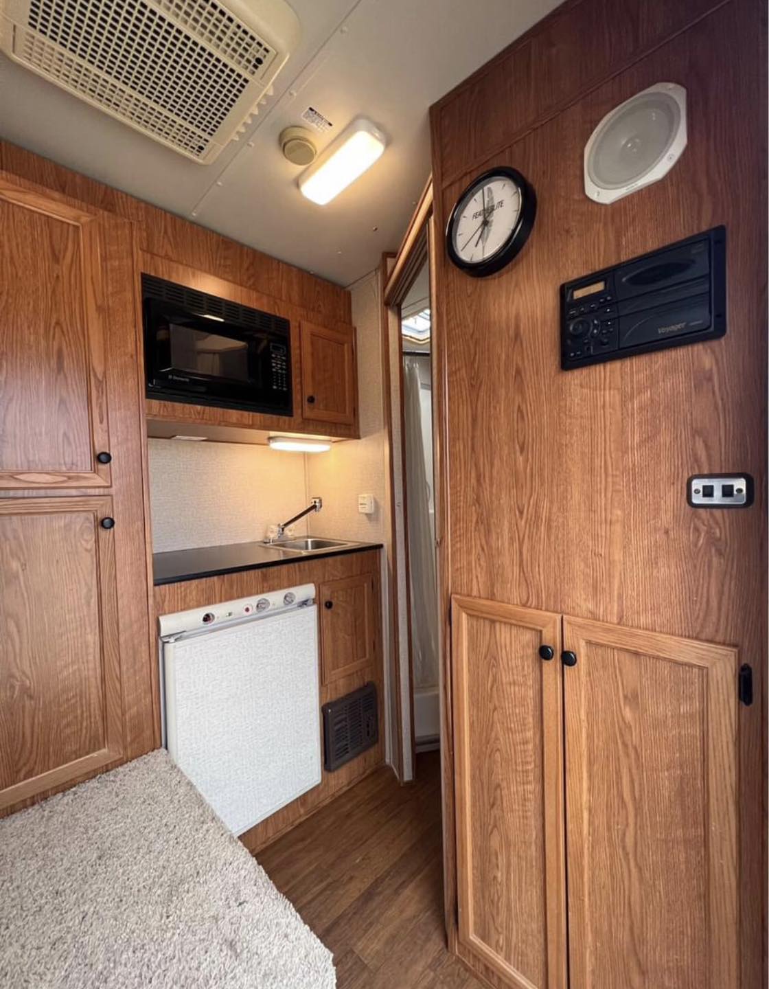 2007 Featherlite 3 horse slant load trailer - Image 10