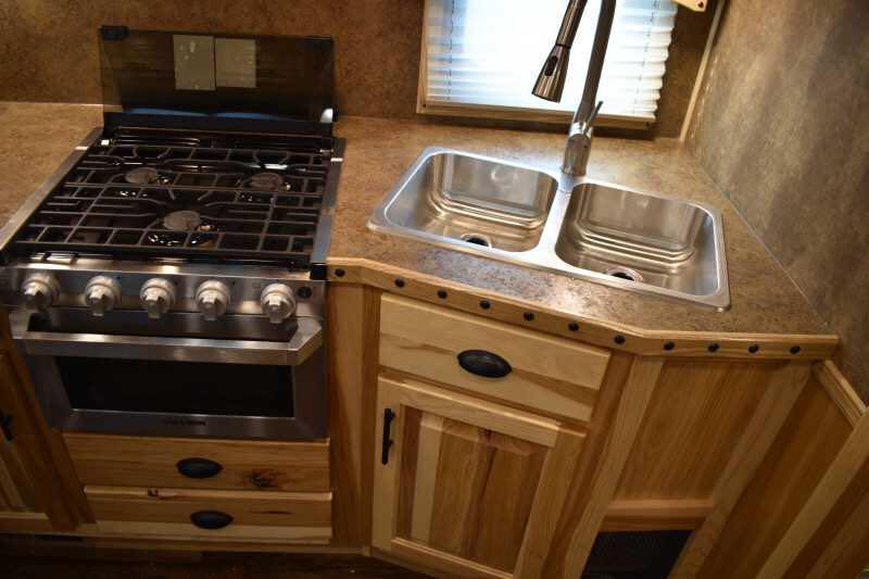 2021 Lakota BIGHORN 8316SRGLQ 3 Horse Trailer with 16′ Short Wall - Image 25