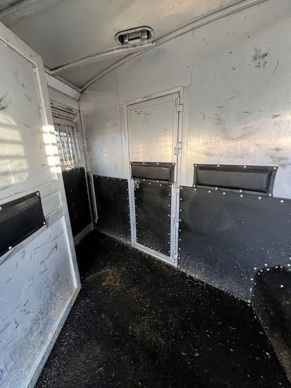 2007 Platinum Coach 8310 LQ 3 Horse - Image 12