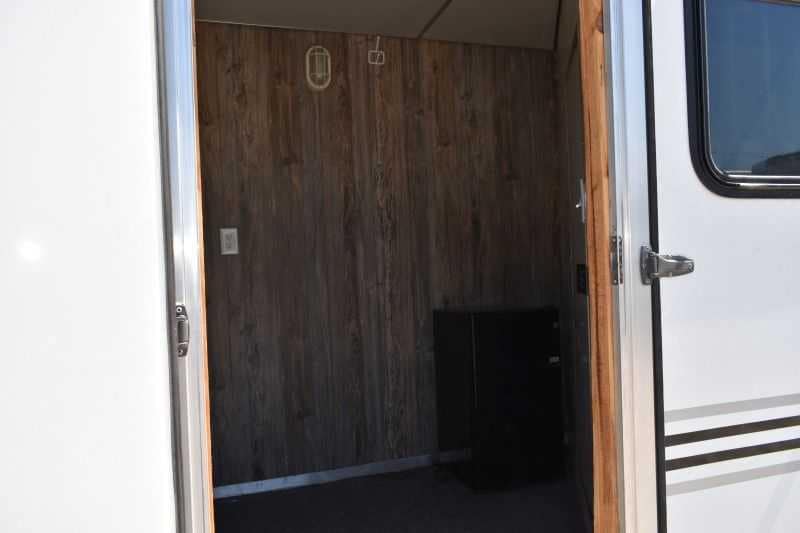 Used 2005 Silver Star 2HGNLQ 2 Horse Trailer with 4′ Short Wall - Image 7