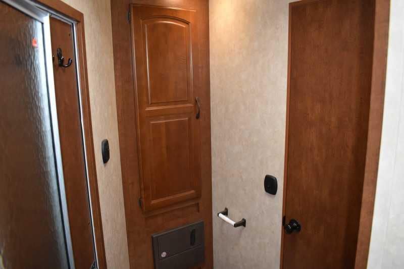 2015 Bison Ranger 3LQ Horse Trailer with 10′ Short Wall - Image 18