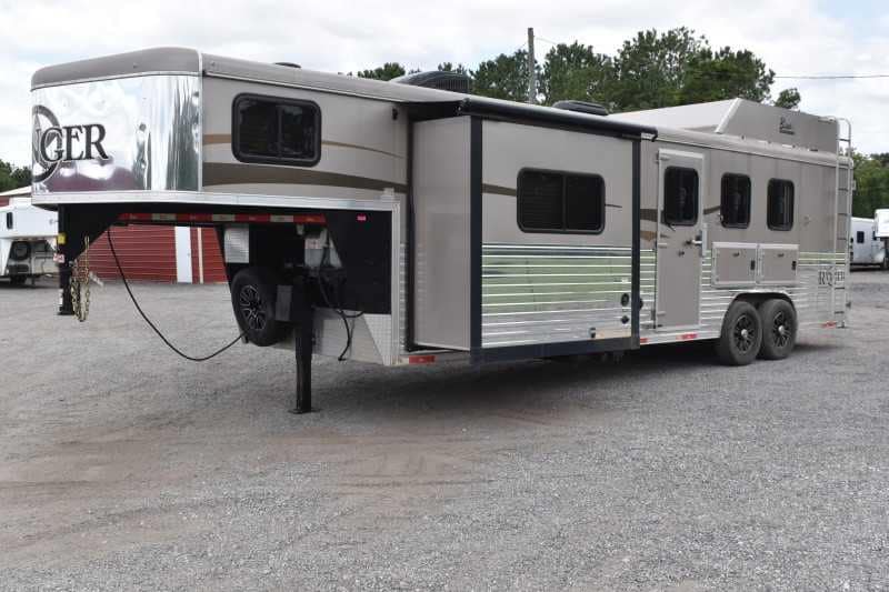 2015 Bison Ranger 3LQ Horse Trailer with 10′ Short Wall - Image 5