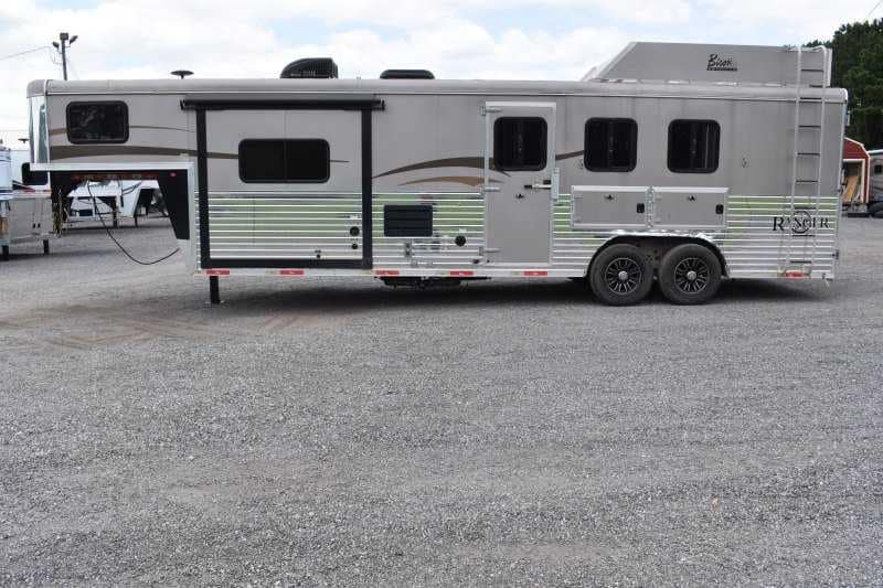 2015 Bison Ranger 3LQ Horse Trailer with 10′ Short Wall - Image 7