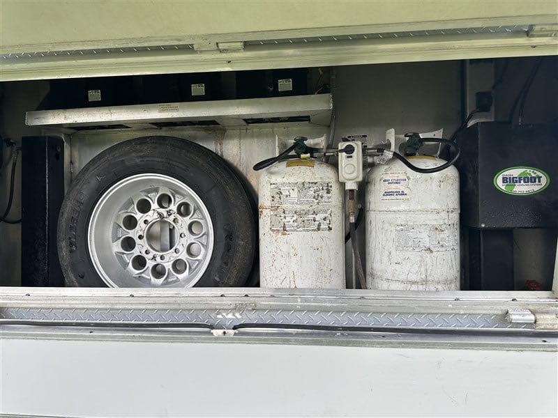 2014 Lakota Bighorn 8416, Generator, Couch, Dinette 17’ Shortwall, 4 Horse Trailer, 12′ Slide. - Image 12