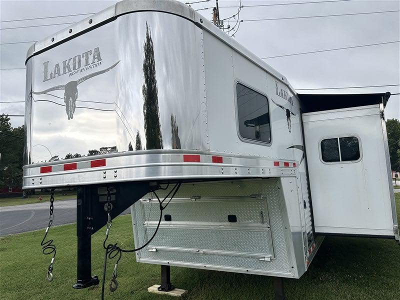 2014 Lakota Bighorn 8416, Generator, Couch, Dinette 17’ Shortwall, 4 Horse Trailer, 12′ Slide. - Image 11