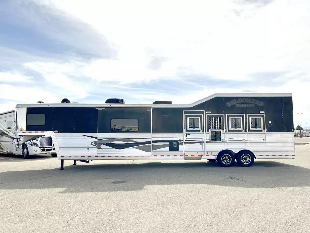 Used 2013 Bloomer 4 Horse 16′ LQ, 7’Slide, Air Ride, Pod, Mister/Water Sys Air ride, HWH Slide, Integrated Pod - Image 21