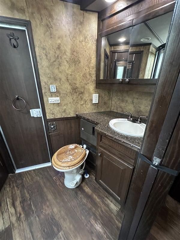 2014 Lakota Bighorn 8416, Generator, Couch, Dinette 17’ Shortwall, 4 Horse Trailer, 12′ Slide. - Image 14