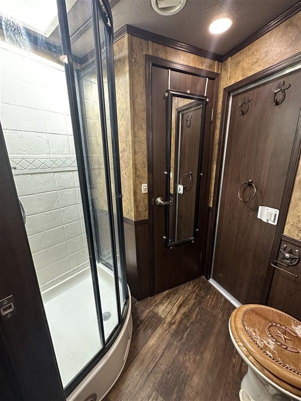 2014 Lakota Bighorn 8416, Generator, Couch, Dinette 17’ Shortwall, 4 Horse Trailer, 12′ Slide. - Image 15