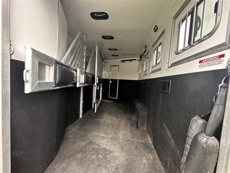 2014 Lakota Bighorn 8416, Generator, Couch, Dinette 17’ Shortwall, 4 Horse Trailer, 12′ Slide. - Image 4