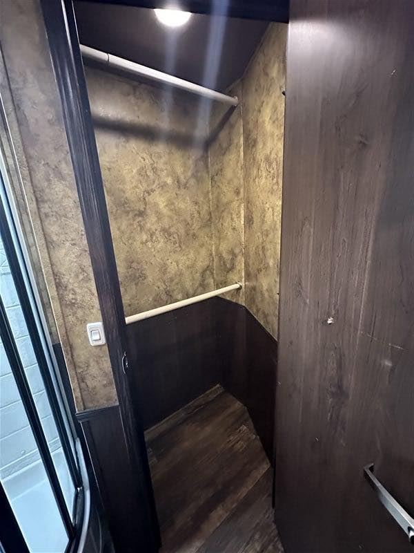 2014 Lakota Bighorn 8416, Generator, Couch, Dinette 17’ Shortwall, 4 Horse Trailer, 12′ Slide. - Image 16