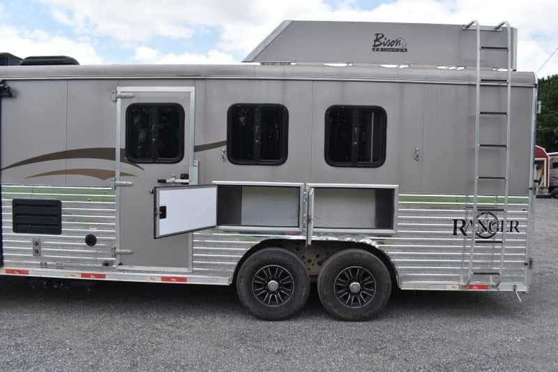 2015 Bison Ranger 3LQ Horse Trailer with 10′ Short Wall - Image 9