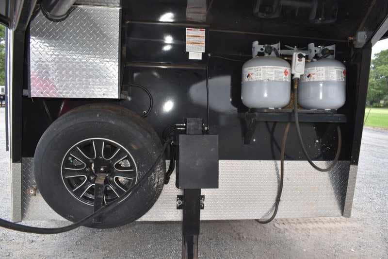 2015 Bison Ranger 3LQ Horse Trailer with 10′ Short Wall - Image 4