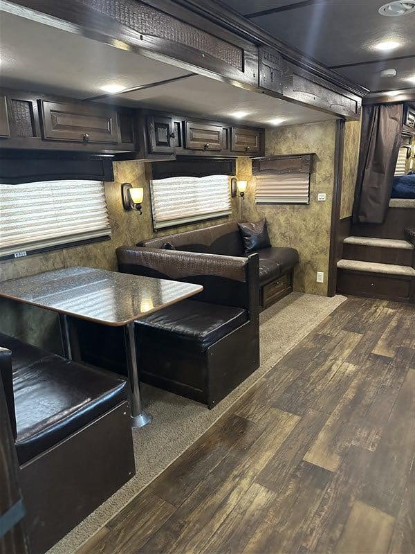 2014 Lakota Bighorn 8416, Generator, Couch, Dinette 17’ Shortwall, 4 Horse Trailer, 12′ Slide. - Image 17