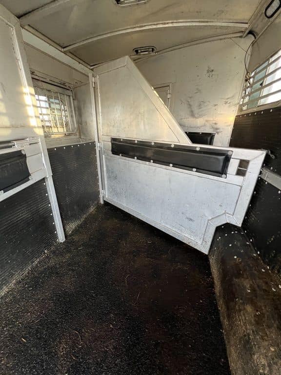 2007 Platinum Coach 8310 LQ 3 Horse - Image 14