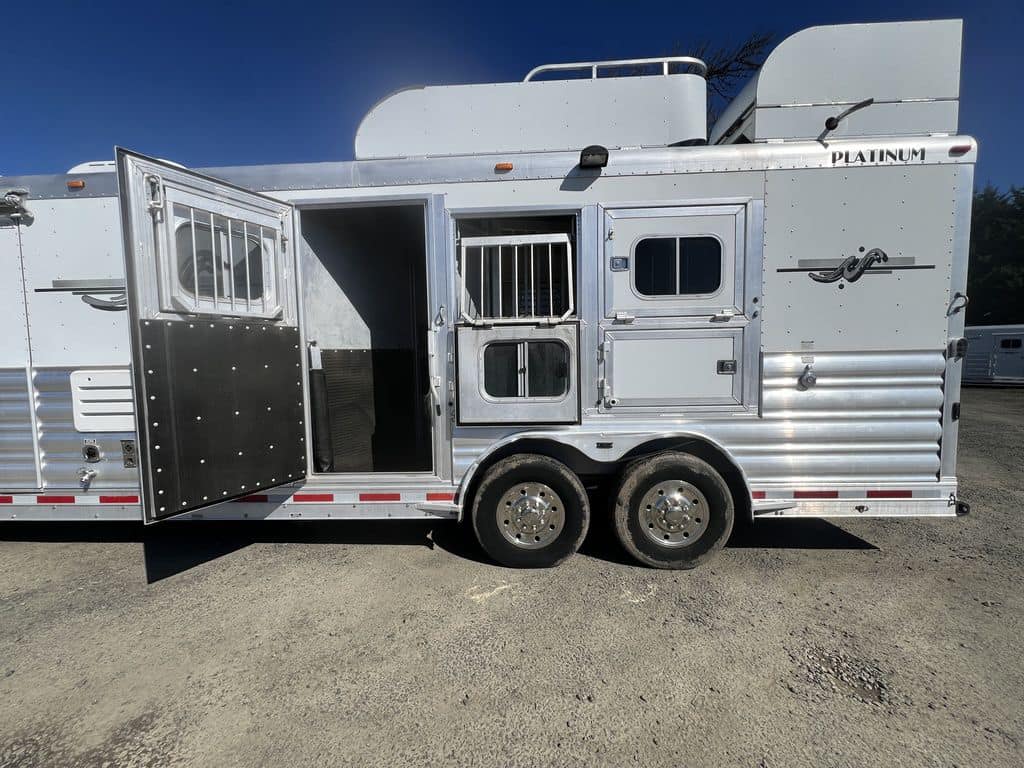 2009 Platinum Coach 3 H 16′ SW w/Outlaw Conversion - Image 7