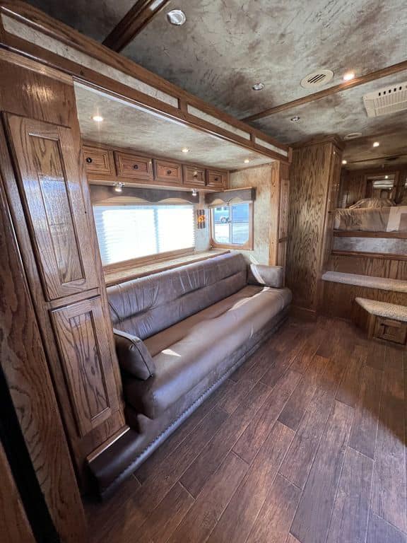 2009 Platinum Coach 3 H 16′ SW w/Outlaw Conversion - Image 24