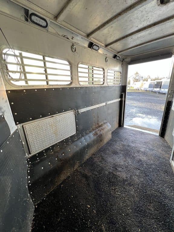 2007 Platinum Coach 8310 LQ 3 Horse - Image 13
